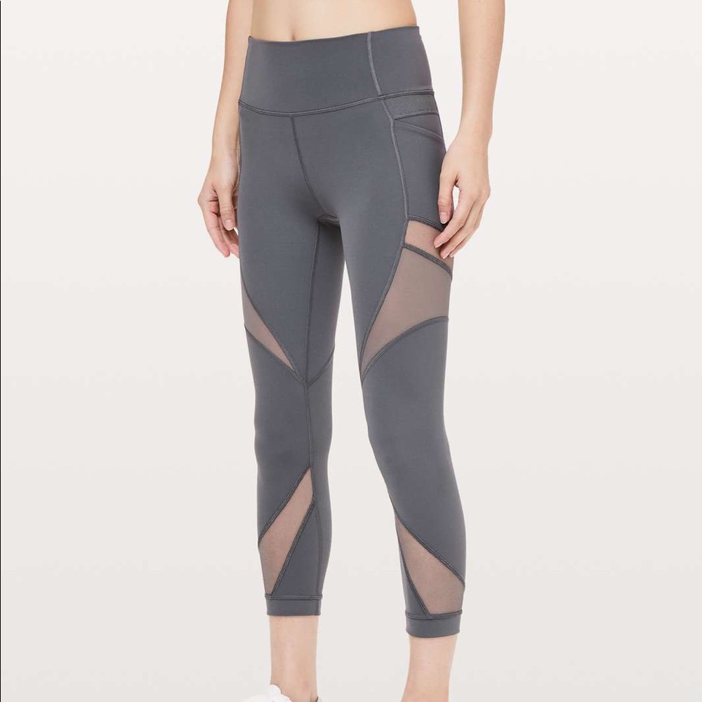 Lululemon Mesh In Motion Crop - Picture 1 of 9